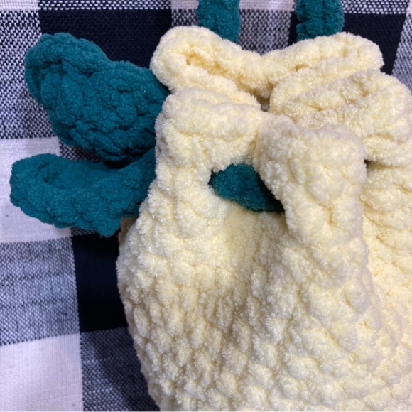 Fresh lemony goodness is this hand knit, super soft, lemon, design purse / pouch - Picture 11 of 13